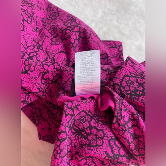 Careisma by Sofia Vergara Pink and Black Floral Scrub Top SMALL - Picture 7 of 7